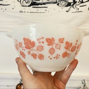 Vintage Autumn Pyrex Bowl ✨